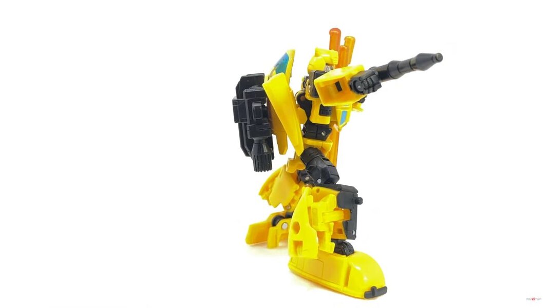 Transformers War For Cybertron Buzzworthy Origin Bumblebee  (14 of 54)